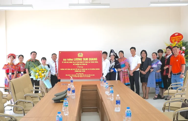 FPT Telecom đồng hành cùng Bộ Công an trao tặng phòng STEM tại các điểm trường khó khăn, mở cánh cửa công nghệ cho thế hệ tương lai